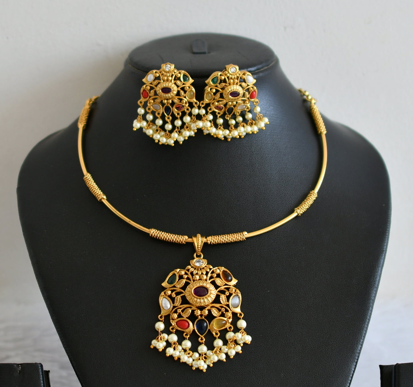 Matte finish navarathna stone hasli necklace set dj-37552