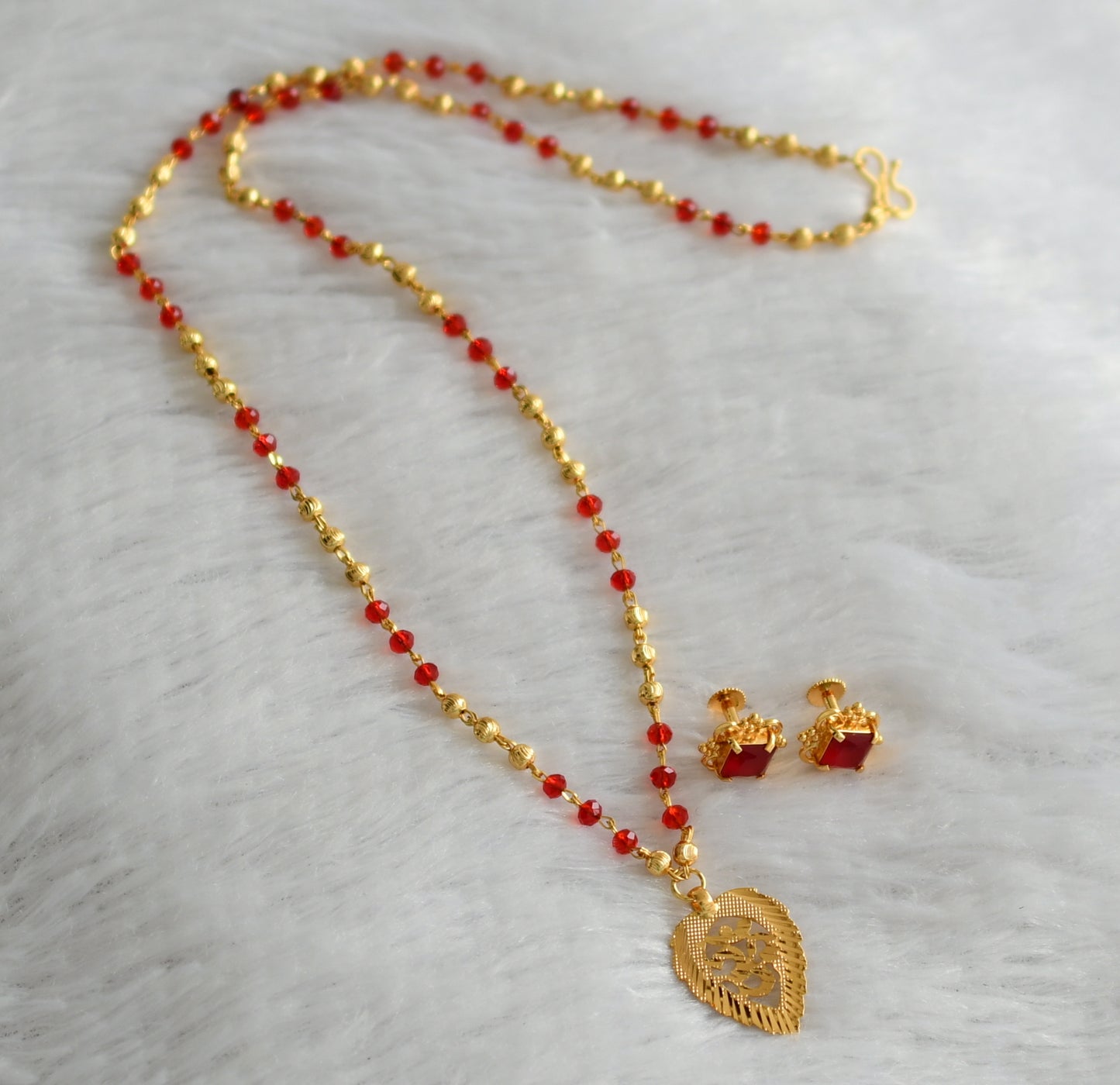 Gold tone 24 inches red beaded chain with om pendant set dj-46746