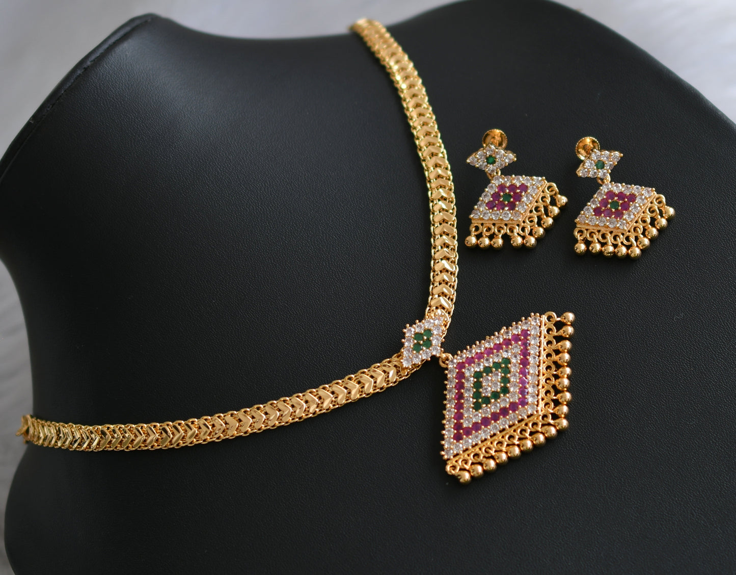Gold tone pink-white-green pathakkam necklace set dj-42217