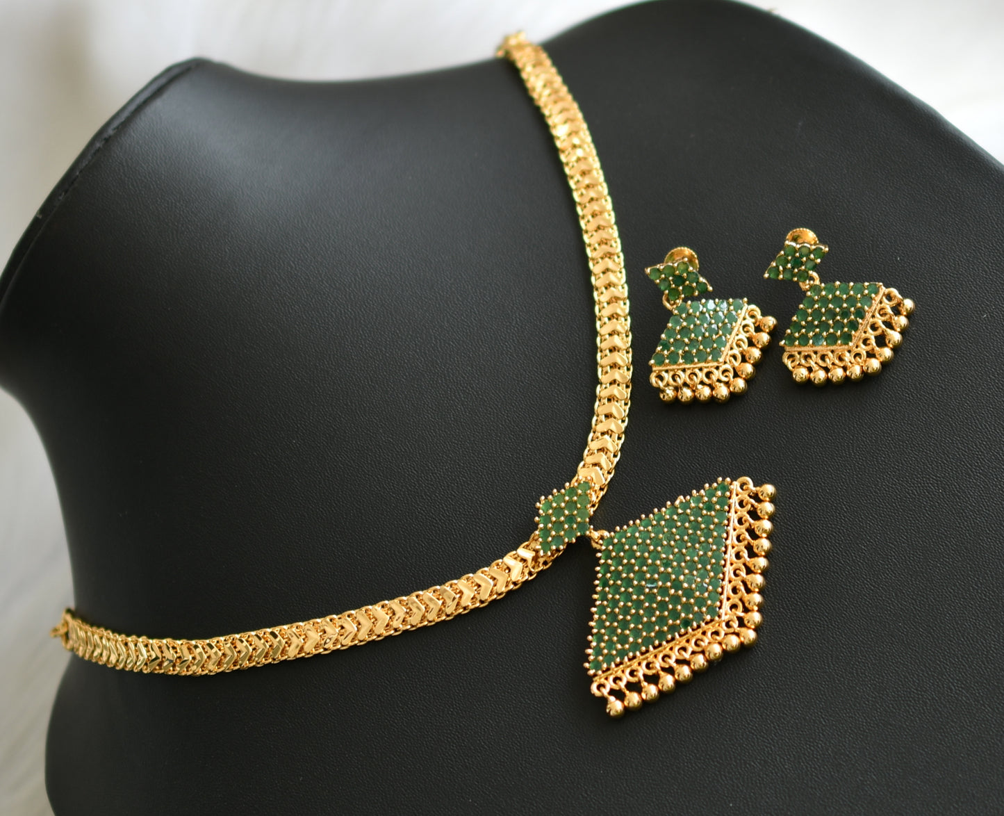 Gold tone green stone pathakkam necklace set dj-42220
