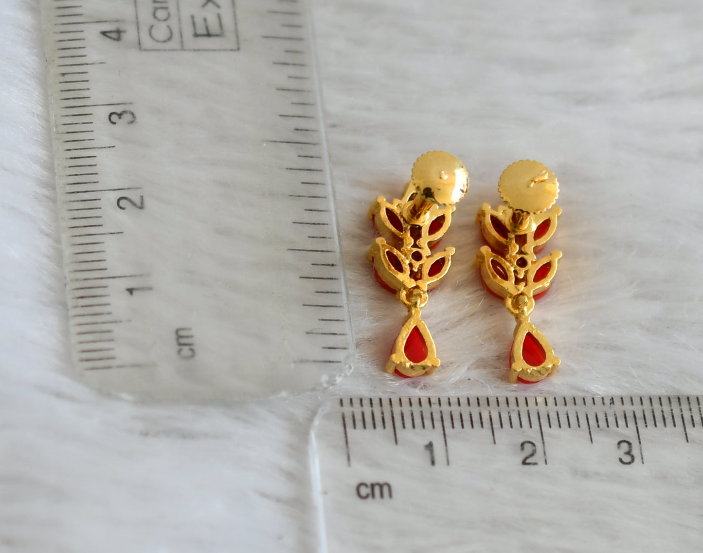 Gold tone coral stone leaf earrings dj-48533