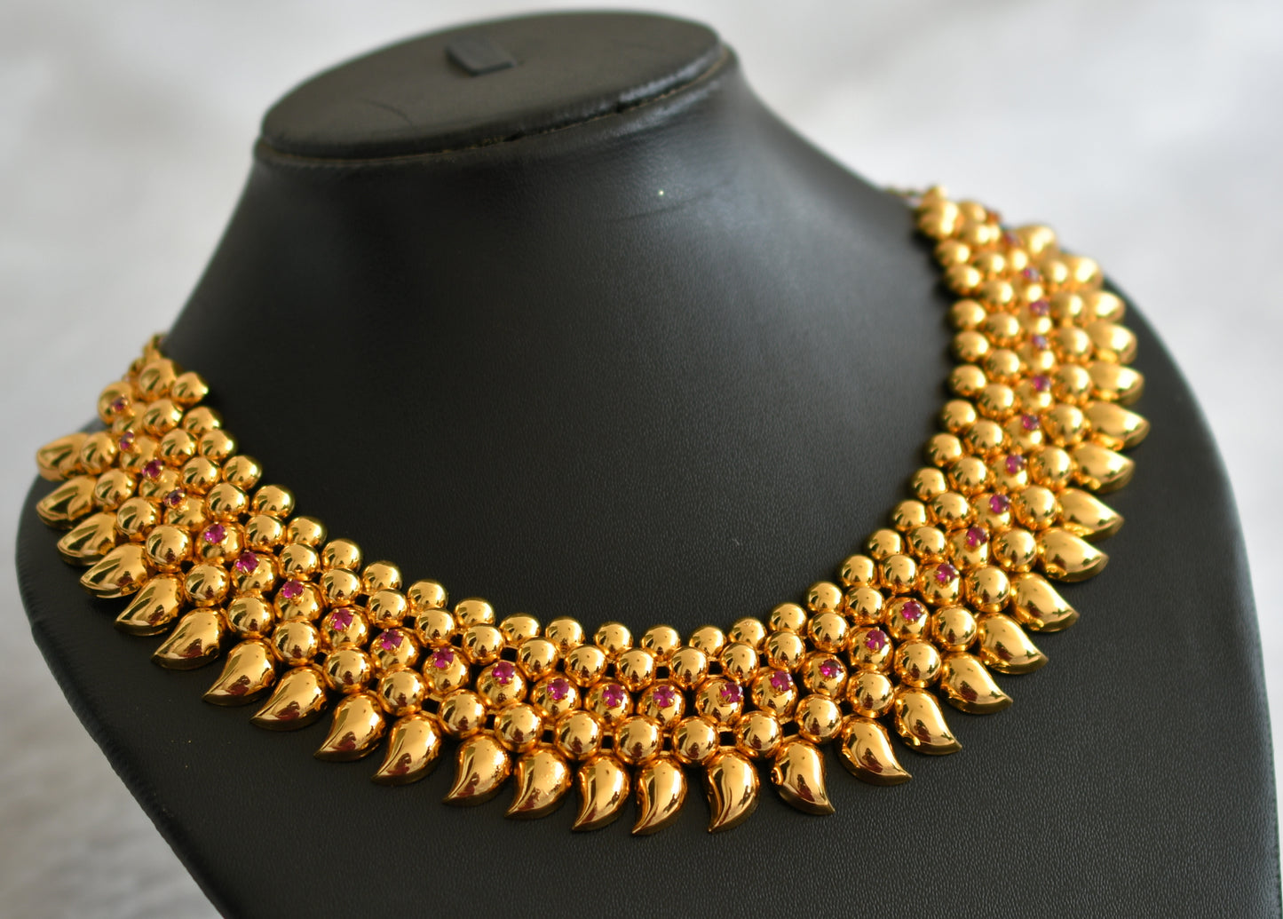 Gold tone pink stone mango  necklace dj-34267