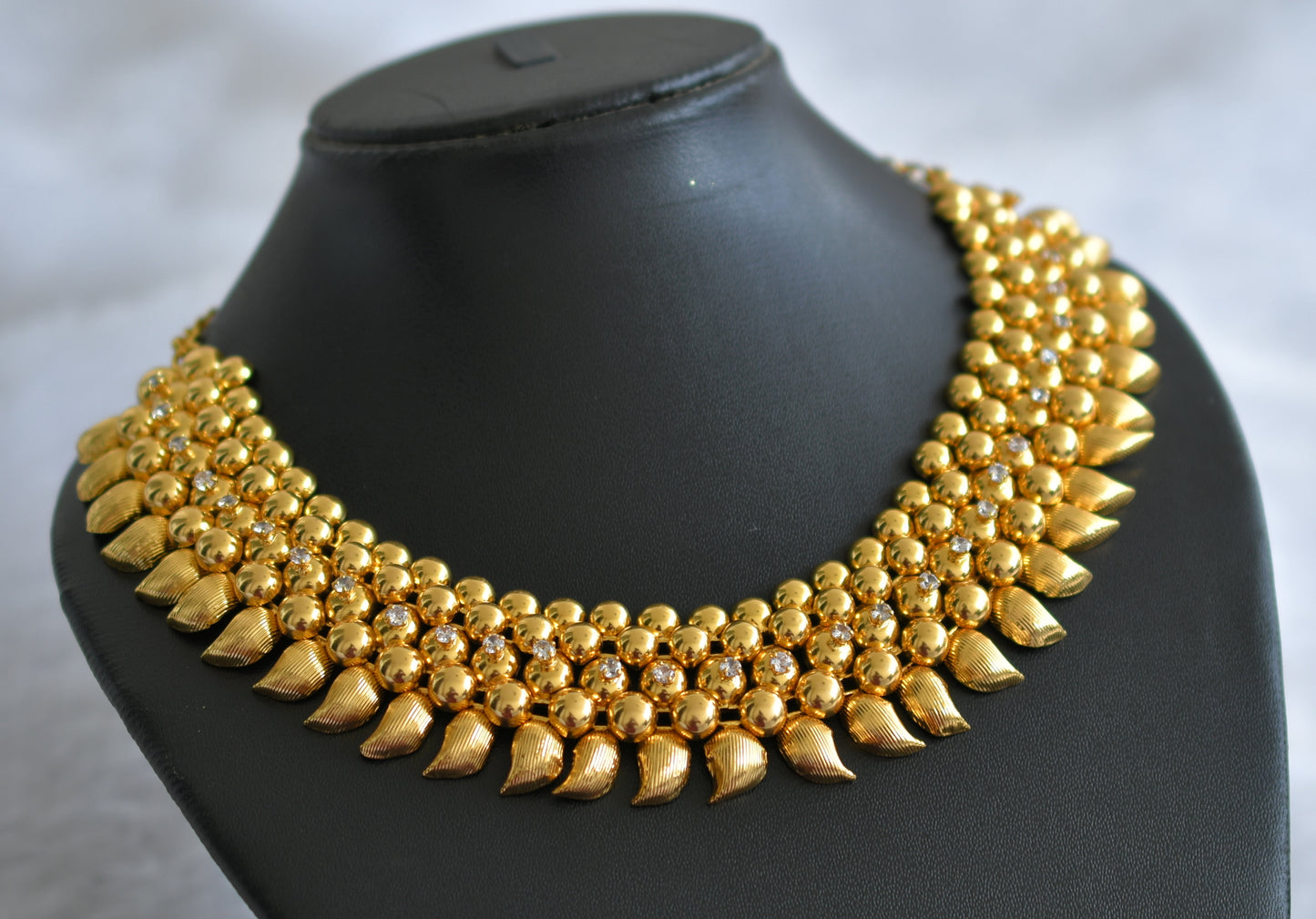 Gold tone white mango necklace dj-34268