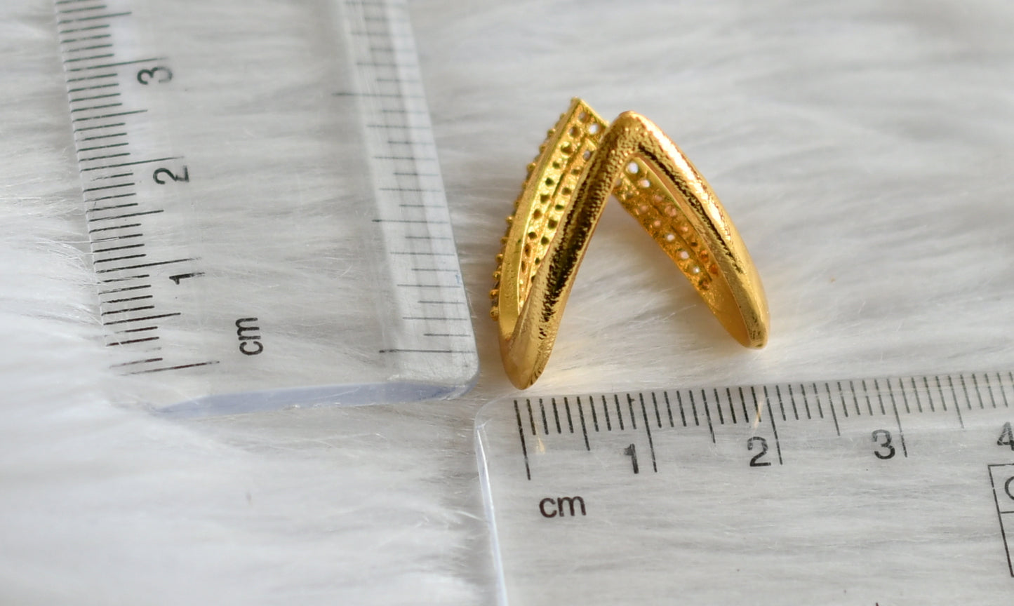 Gold tone cz white stone vanki finger ring dj-45104