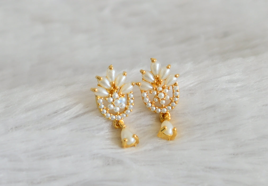 Gold tone pearl flower earrings dj-48573