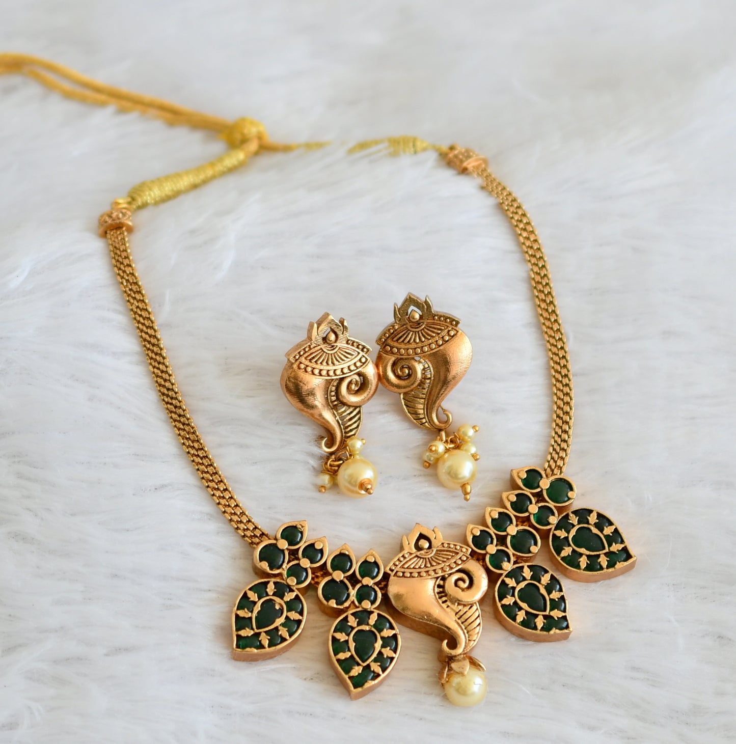 Matte Finish Green Shanku Necklace Set DJ30632