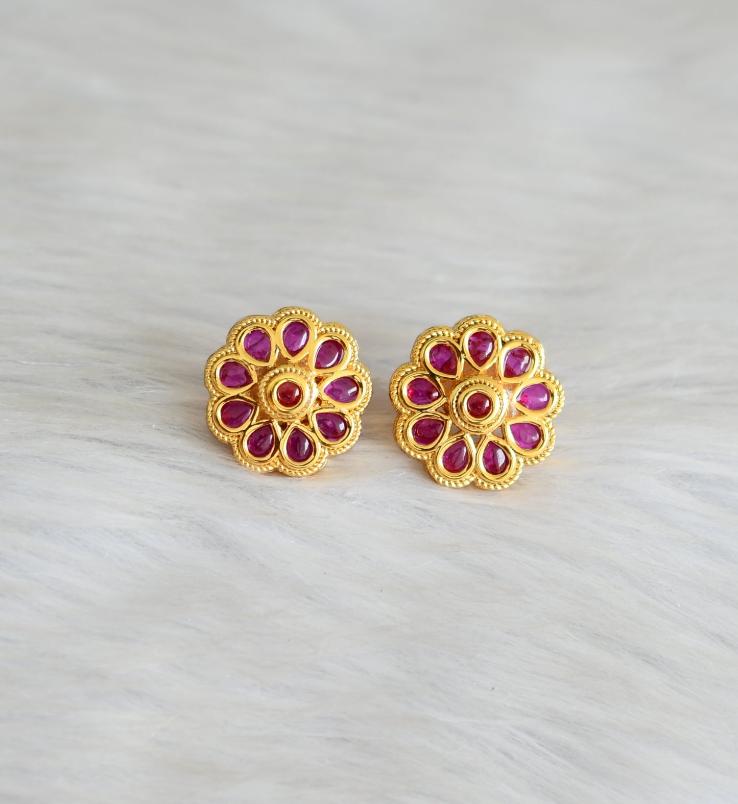gold tone kemp stud dj-42258