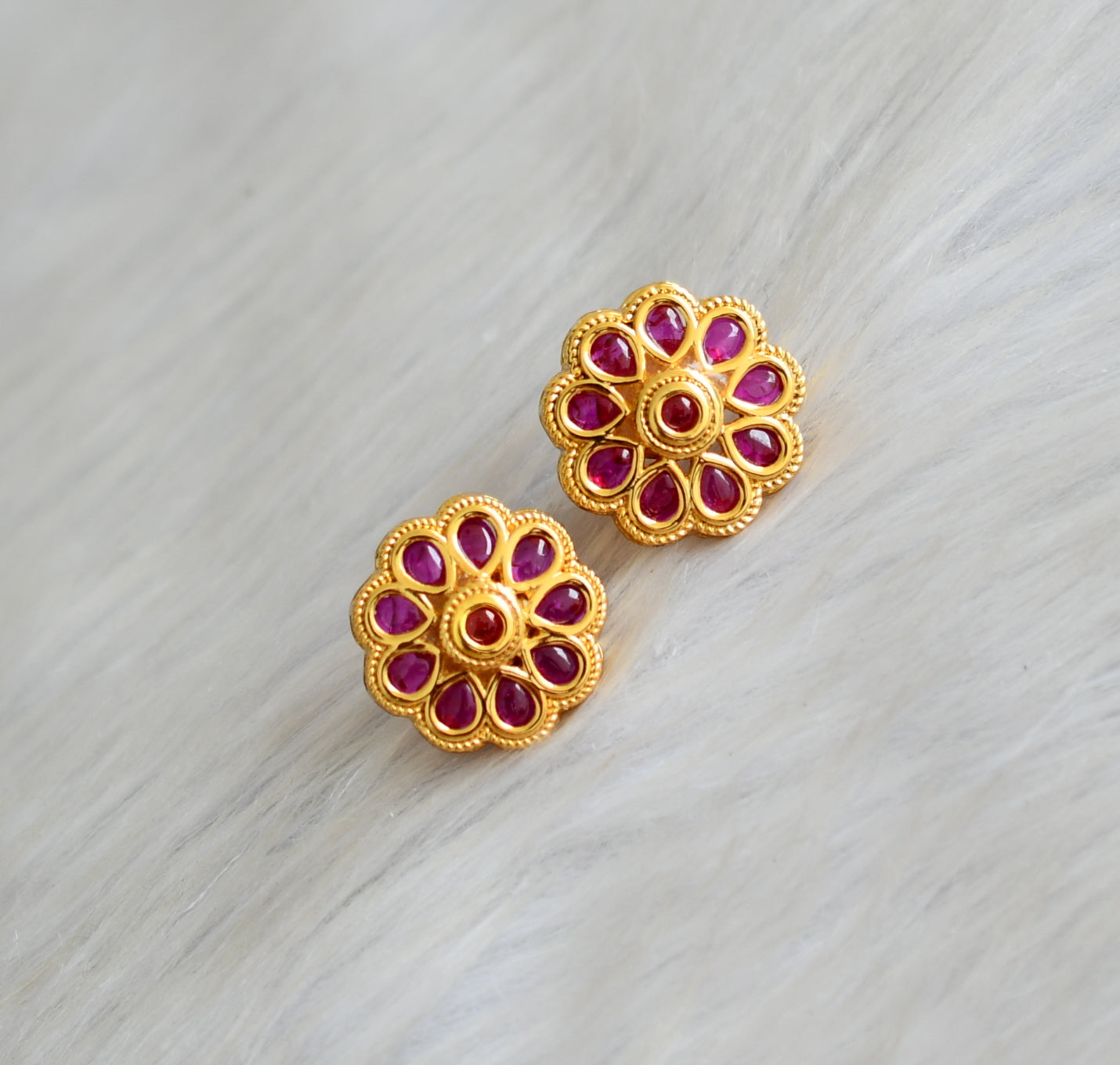 gold tone kemp stud dj-42258