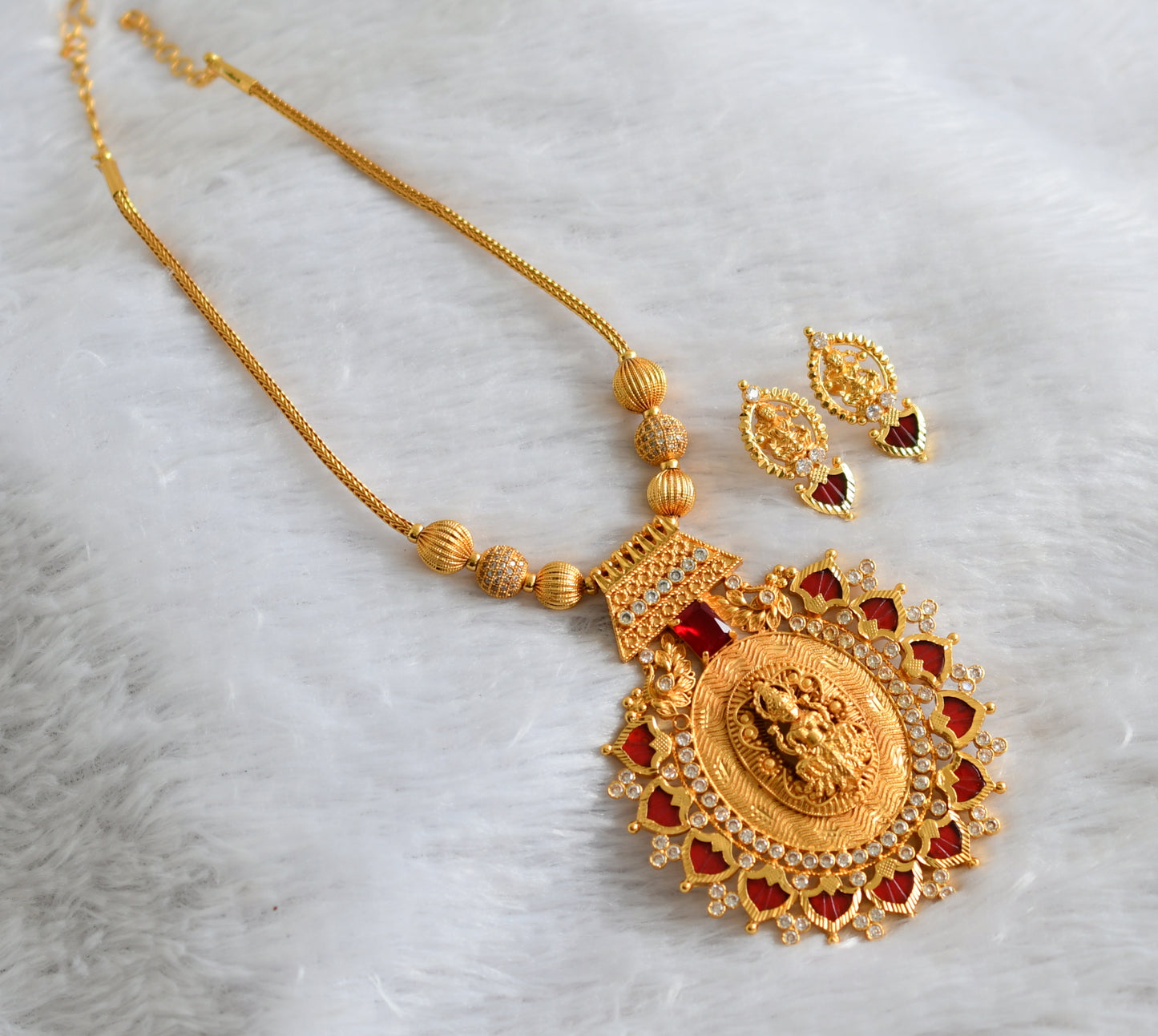 Gold tone kerala style white stone ball red-white big palakka lakshmi pendant kodi necklace set dj-46864