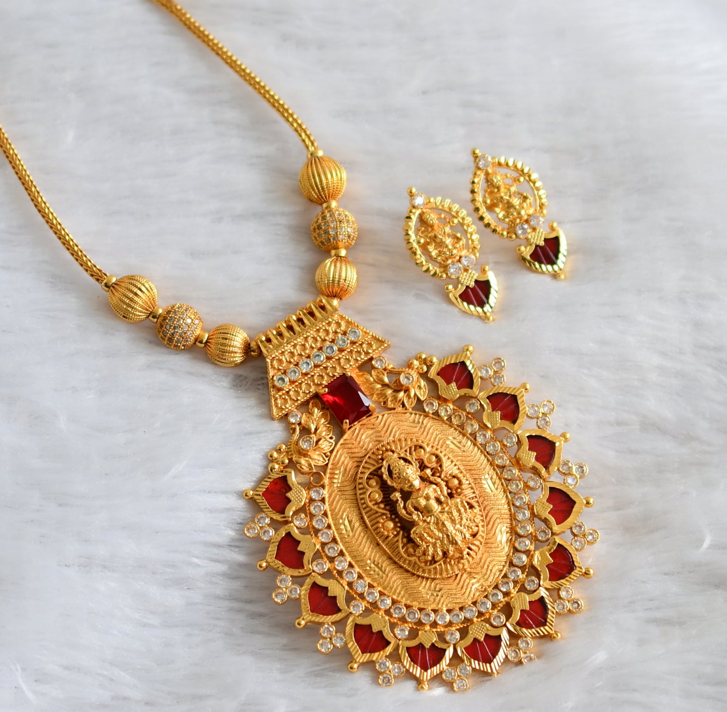 Gold tone kerala style white stone ball red-white big palakka lakshmi pendant kodi necklace set dj-46864