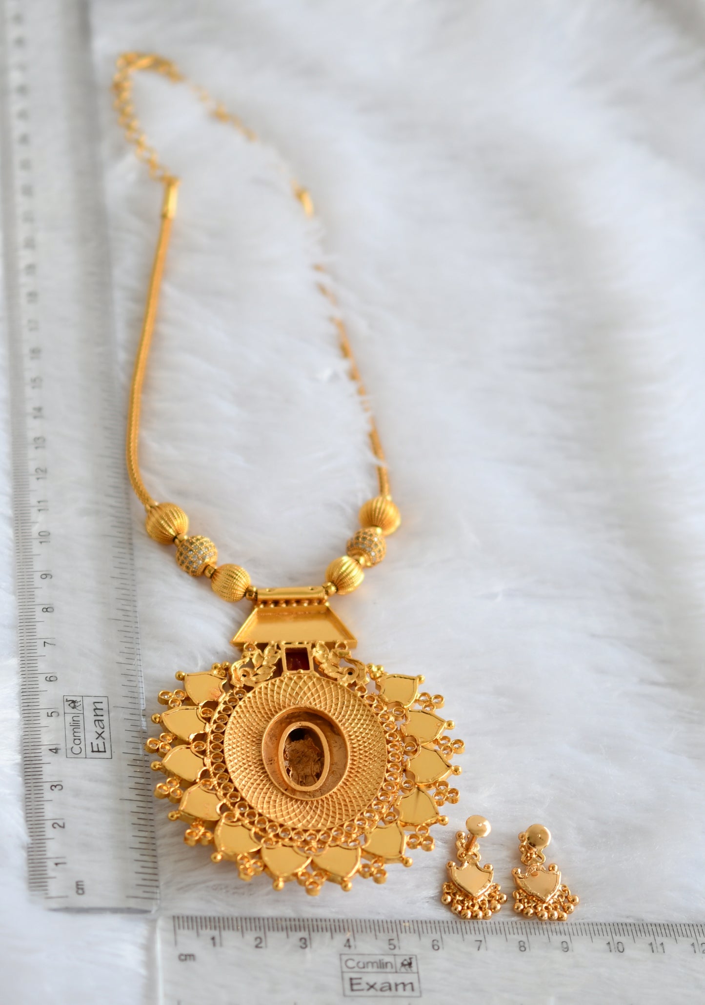 Gold tone kerala style white stone ball red-white big palakka krishna pendant kodi necklace set dj-46866