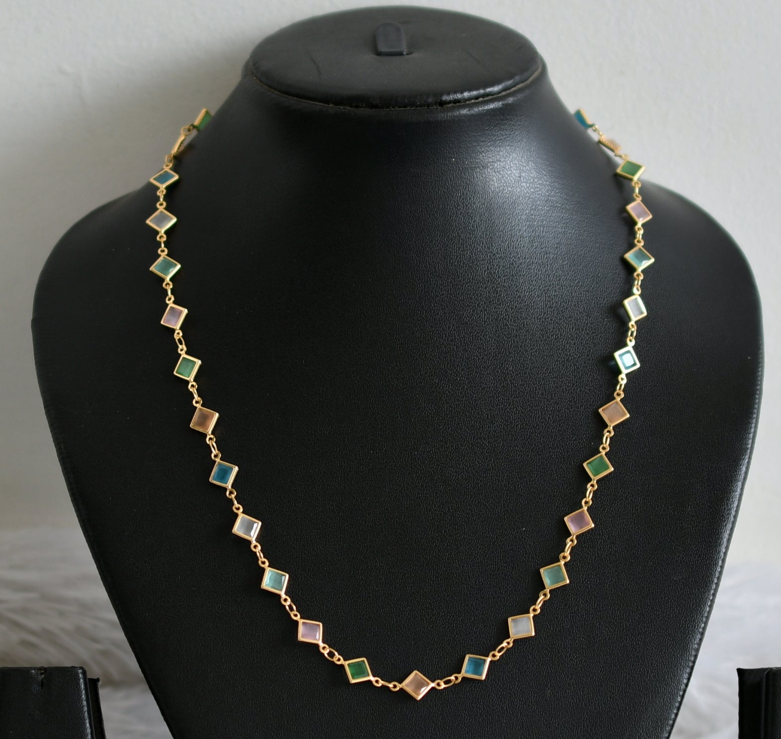 Gold tone multi color square stone 18 inches chain dj-48669 – dreamjwell