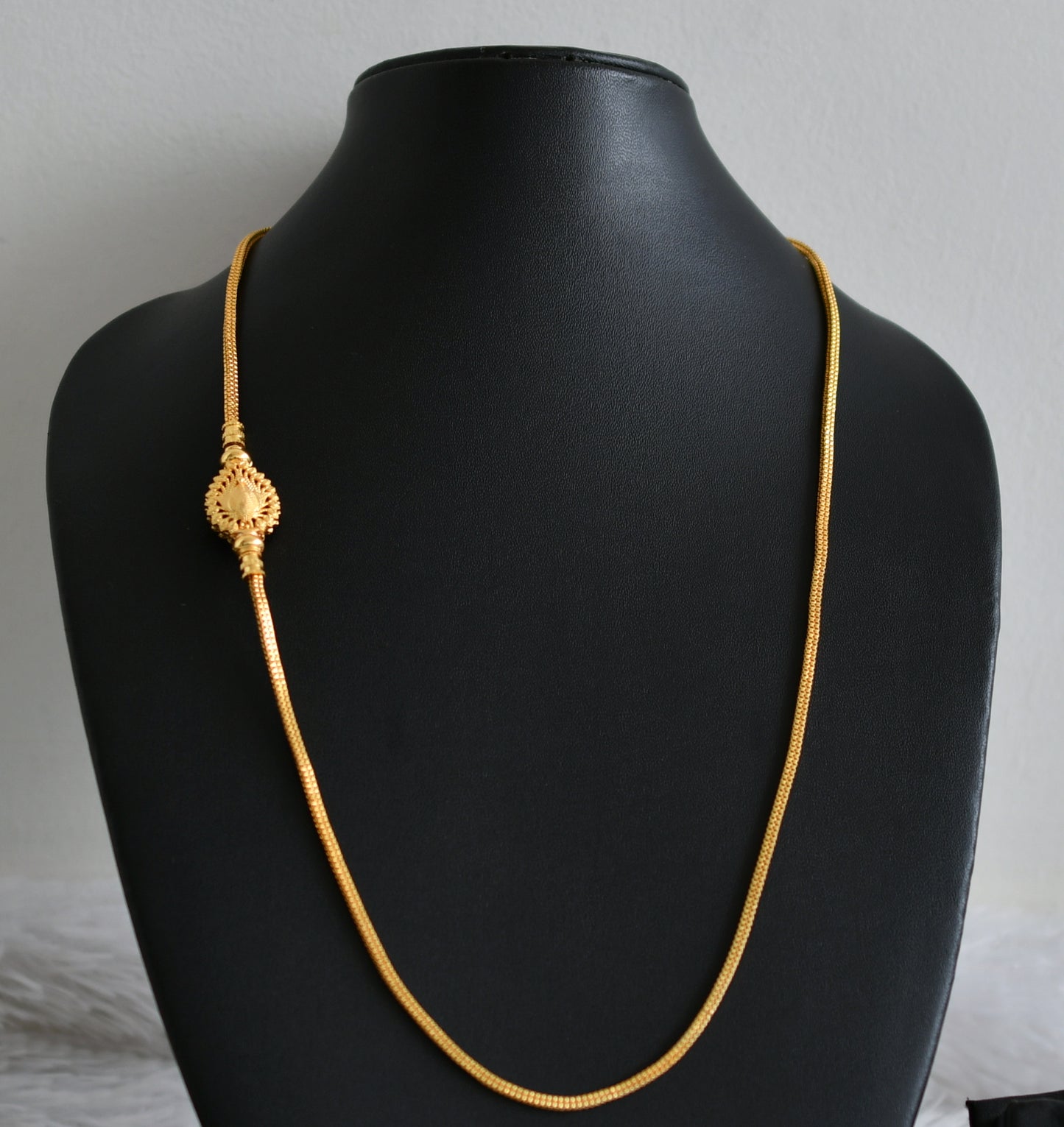 Gold tone 24 inches peacock mugappu chain dj-48680