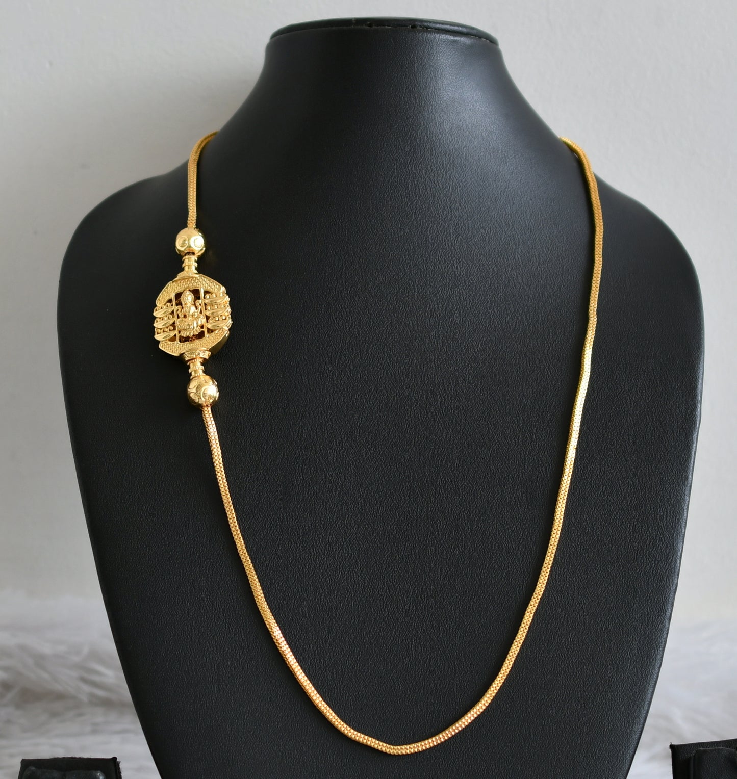 Gold tone 24 inches lakshmi mugappu chain dj-48679