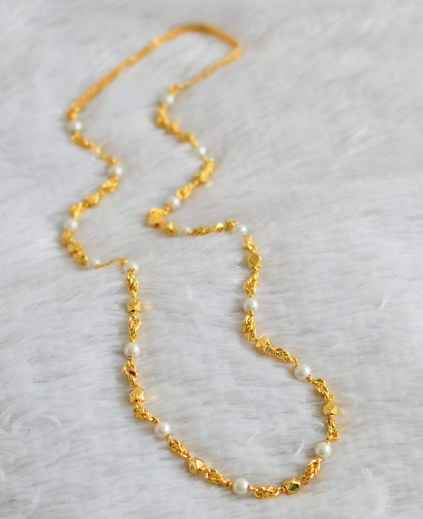 Gold tone 24 inches pearl beaded chain dj-48685