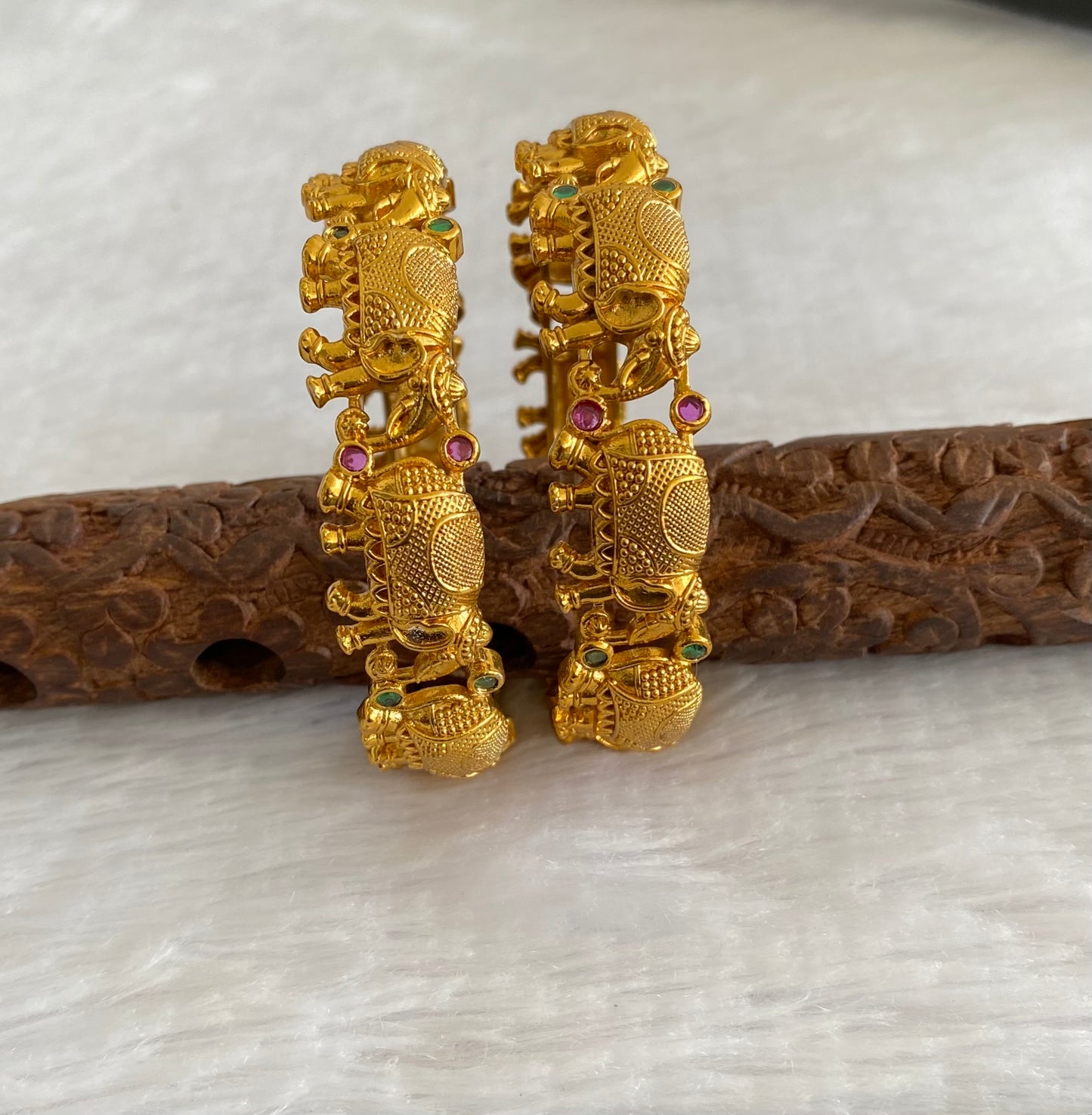Antique gold tone pink green stone elephant bangles(2.6) dj-53404