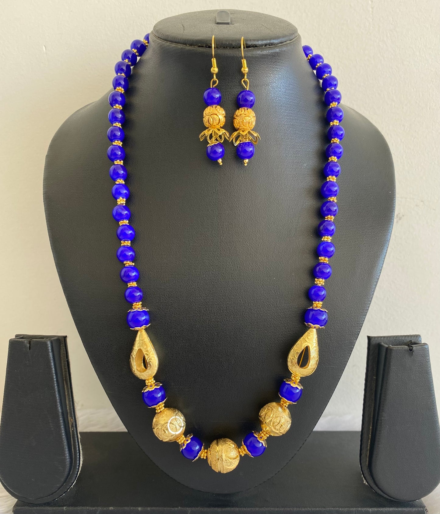 Gold tone Blue Beaded Necklace Set- DJ16880