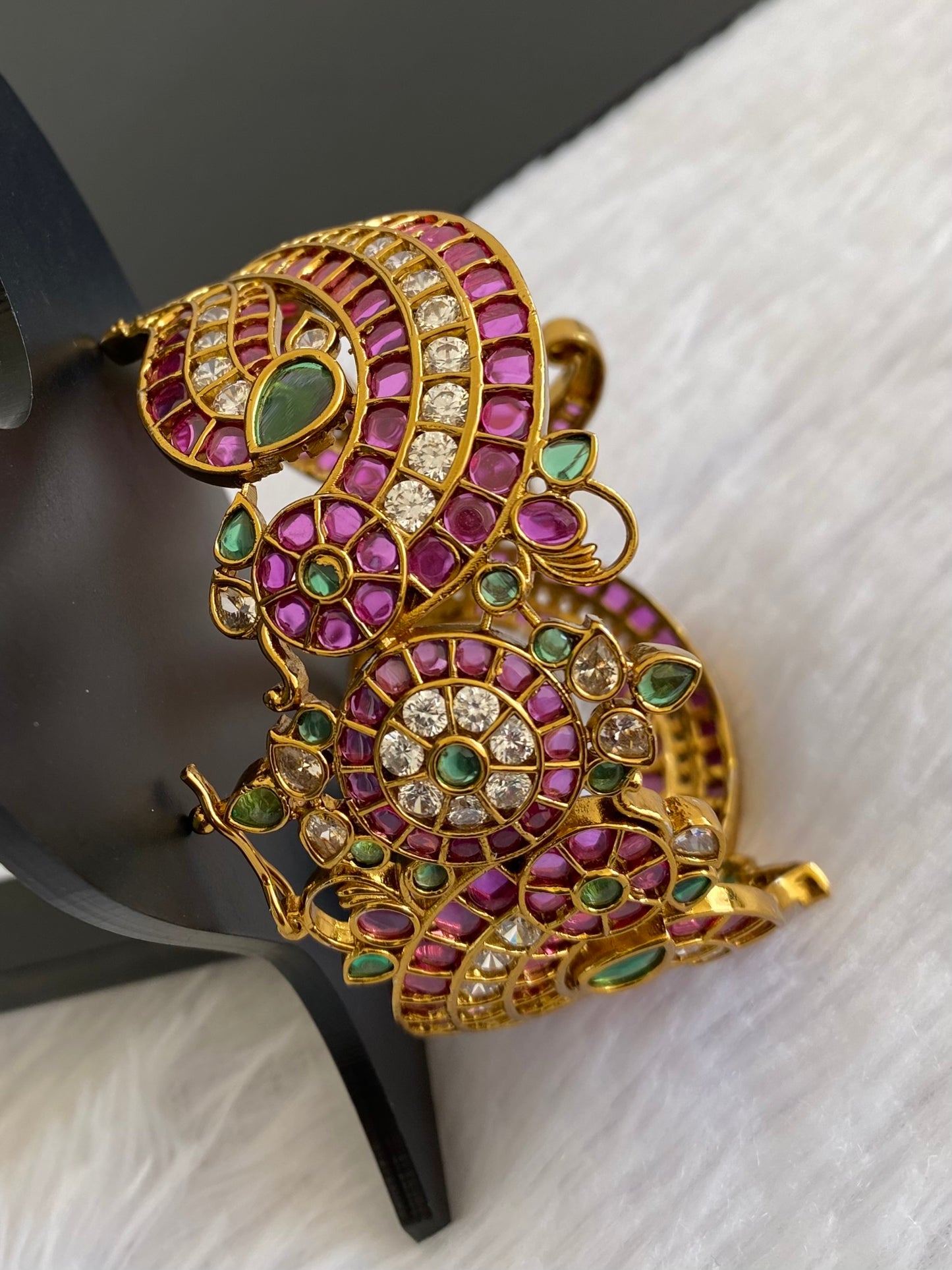 Matte finish kemp-green-white openable peacock kada/bangle dj-53463