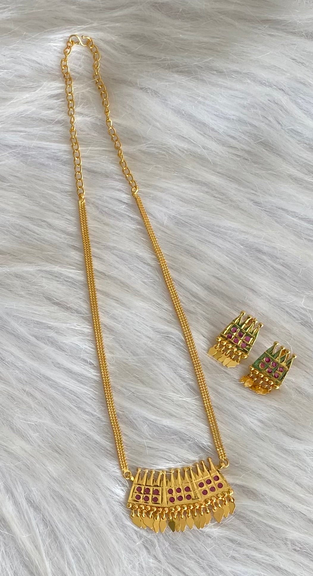 Gold tone kerala style pink stone elakka necklace set dj-54208