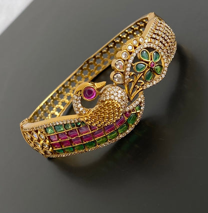 Matte finish kemp-green-white screw type peacock kada/bangle dj-53511