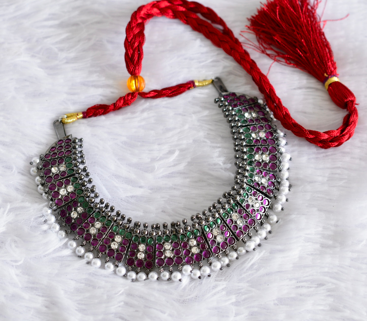 Black finish precious kemp-green pearl poothali necklace dj-52279