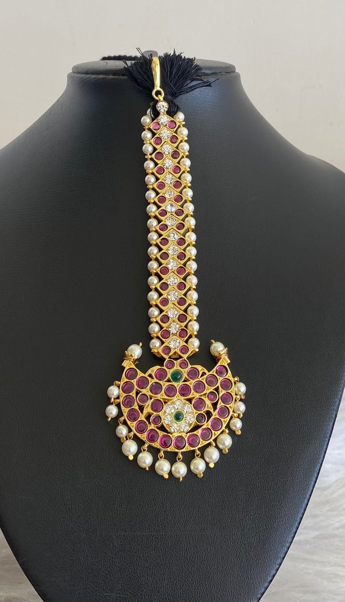 Gold tone precious kemp-green-white moon pearl tikka dj-54714
