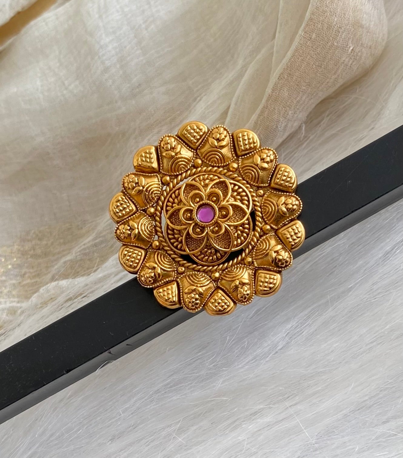 Matte finish pink stone flower round finger ring dj-54328