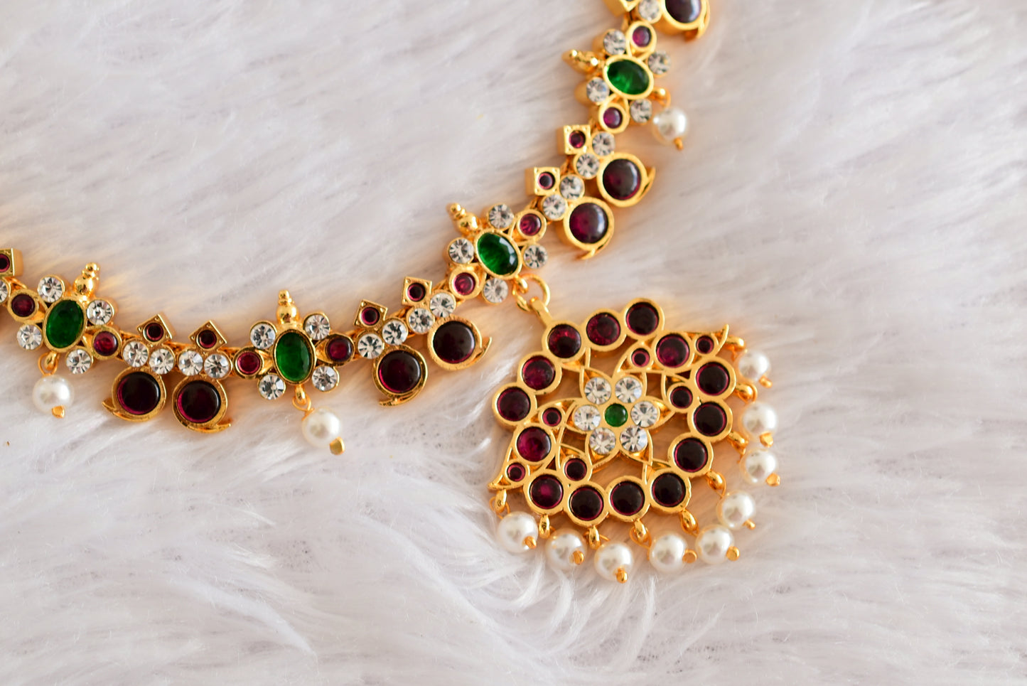 Gold tone precious kemp-green-white pearl mango necklace dj-52258