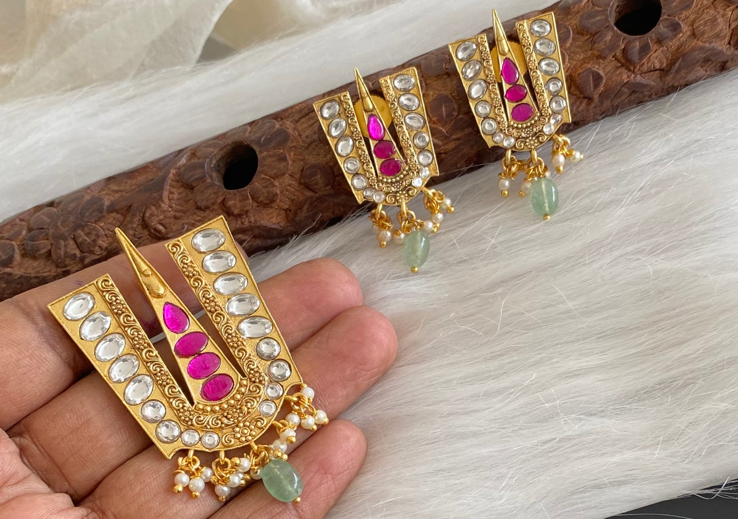 Gold tone white-pink kundan jadau thirumal nama pendant set dj-53985