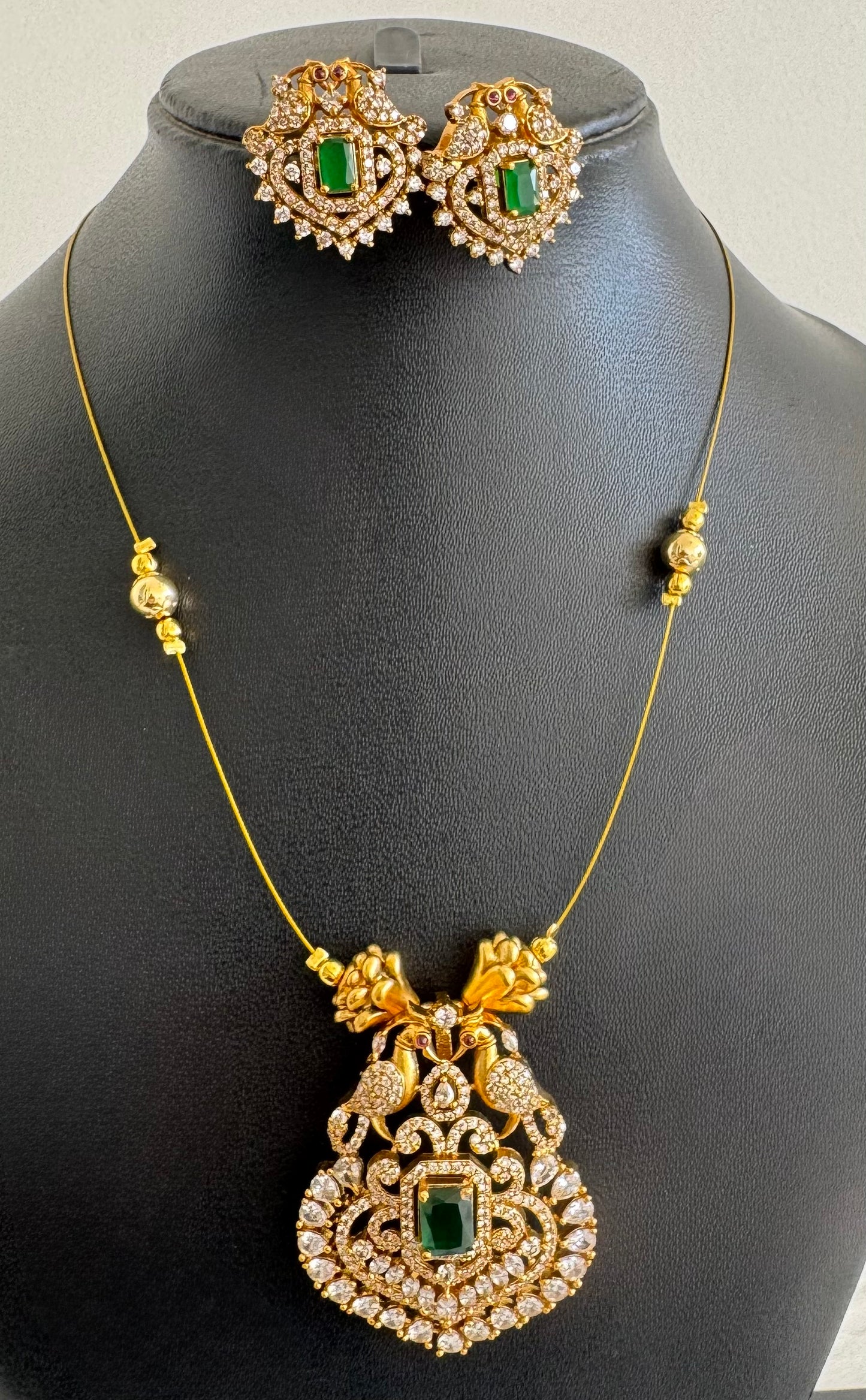 Matte finish green-white peacock invisible necklace set dj-51222