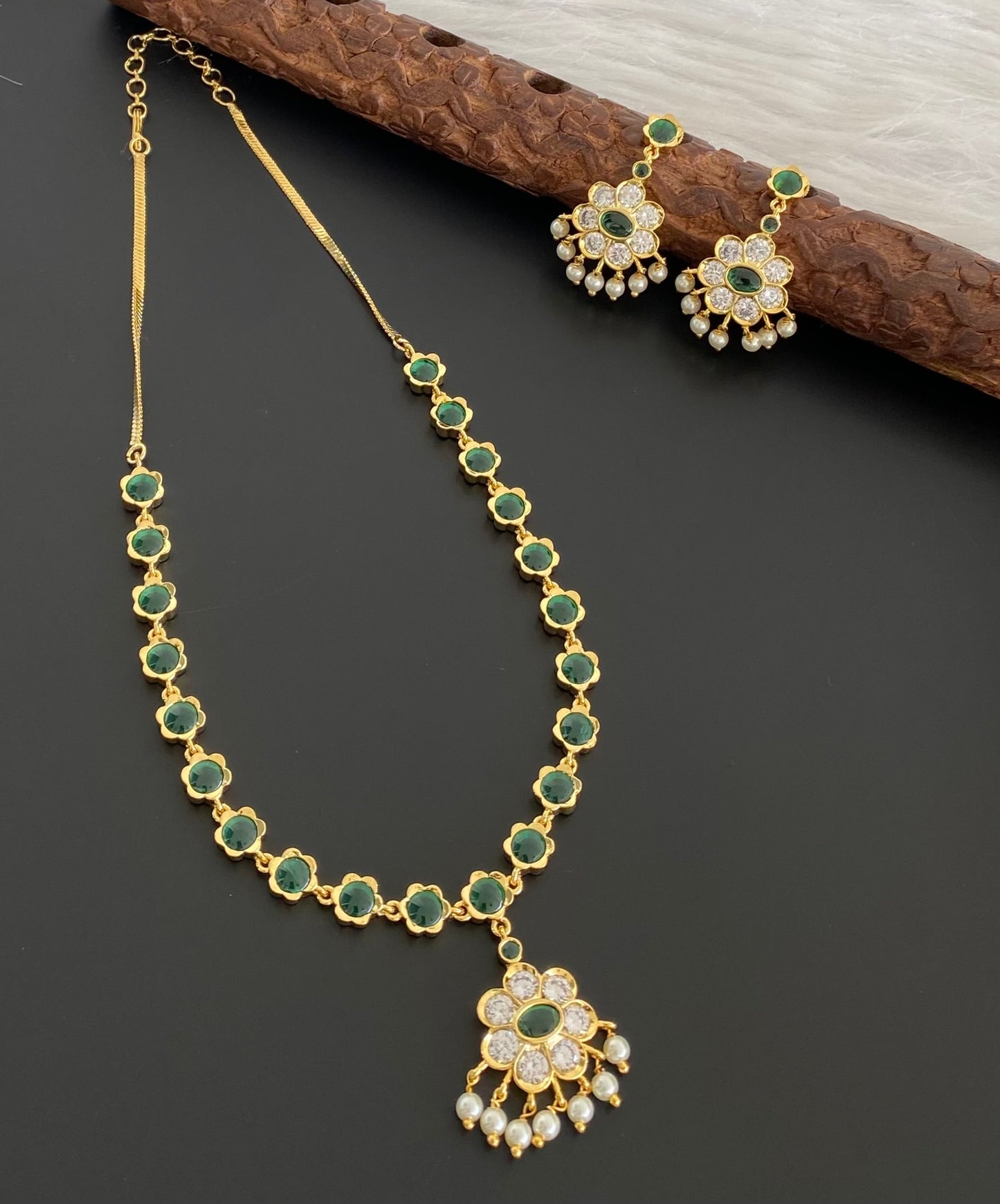 Gold tone green-white stone pearl necklace set dj-54235