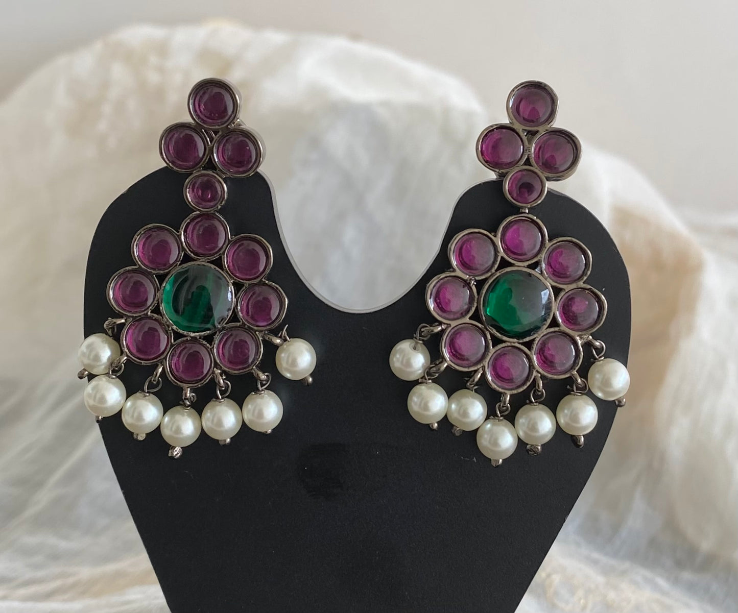 Black finish precious kemp-green pearl flower earrings dj-54093