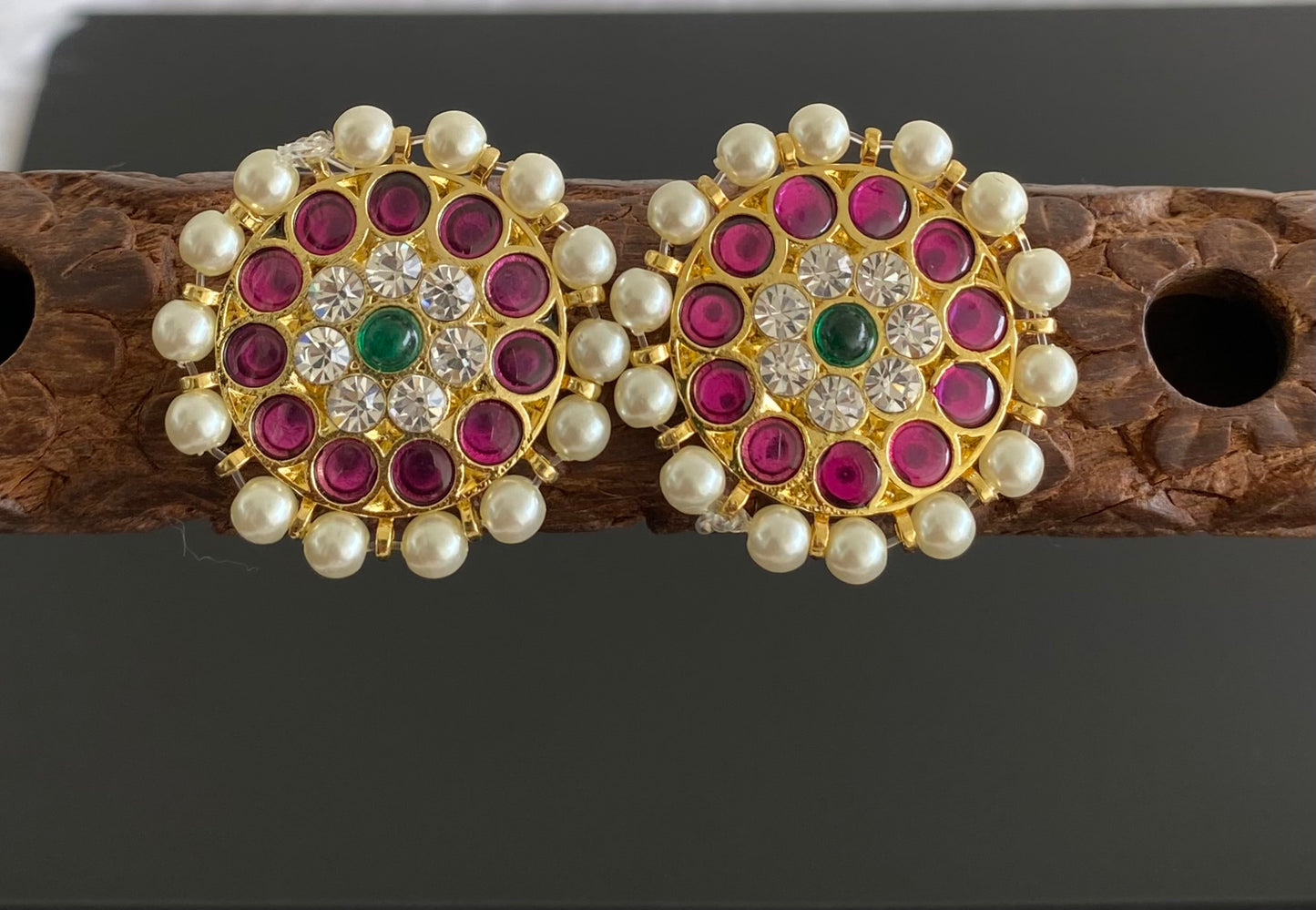 Gold tone precious kemp-green-white stone pearl round big stud/earrings dj-53221