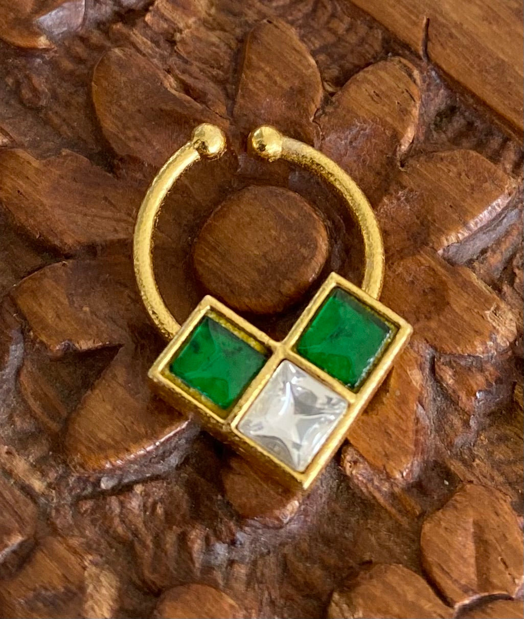 Gold tone kundan jadau green-white stone nose pin/bulakku dj-53749