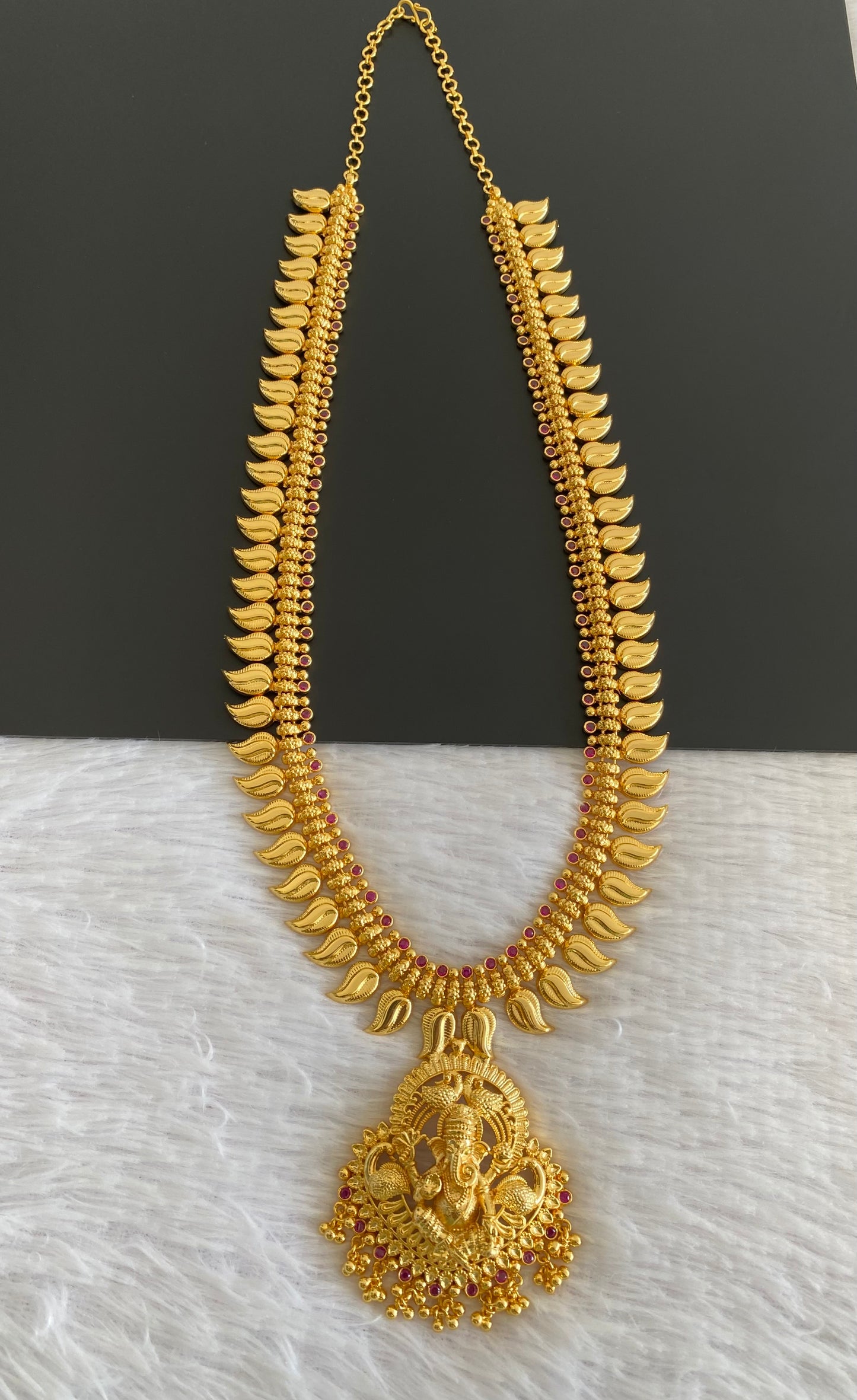 Gold tone pink stone mango ganesha haar dj-53158