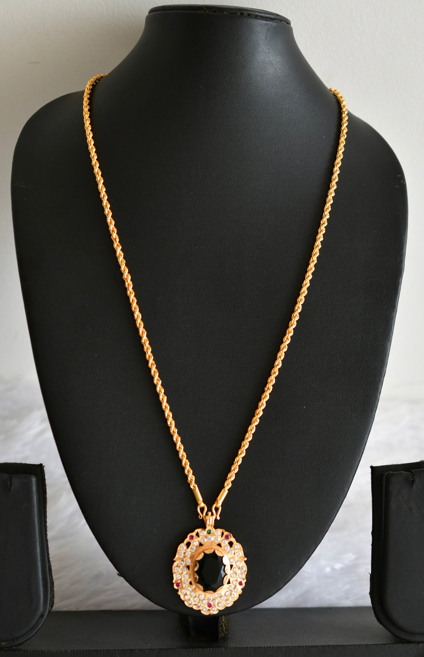 Gold tone 24 chain with bottle green oval stone pendant dj-51913