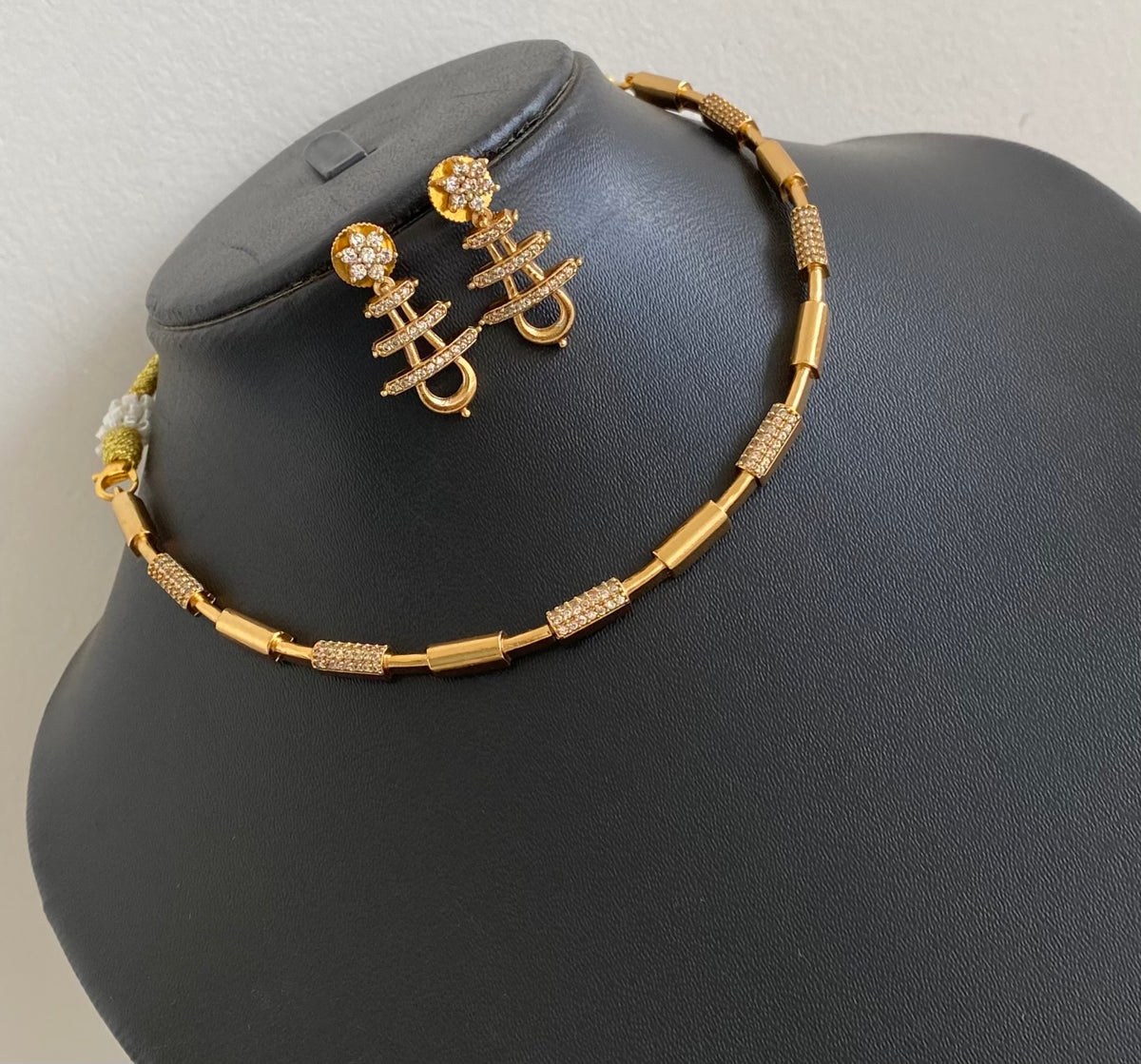 Antique gold tone cz white stone kante necklace set dj-54756