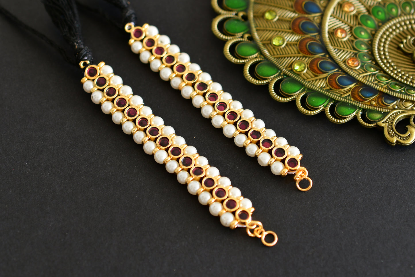 Gold tone precious kemp-green-white stone pearl ear side chain dj-52267