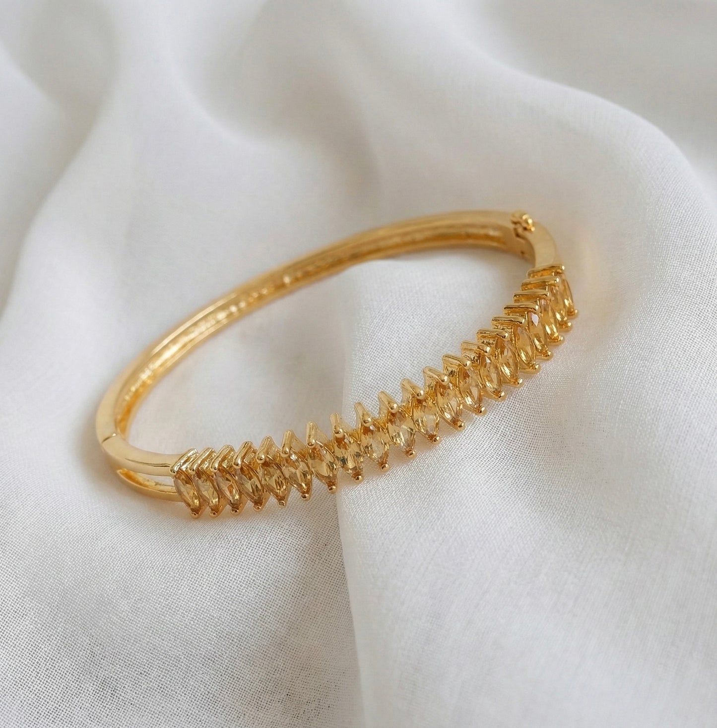 Gold tone Cz Gold stone Bracelet DJ17902