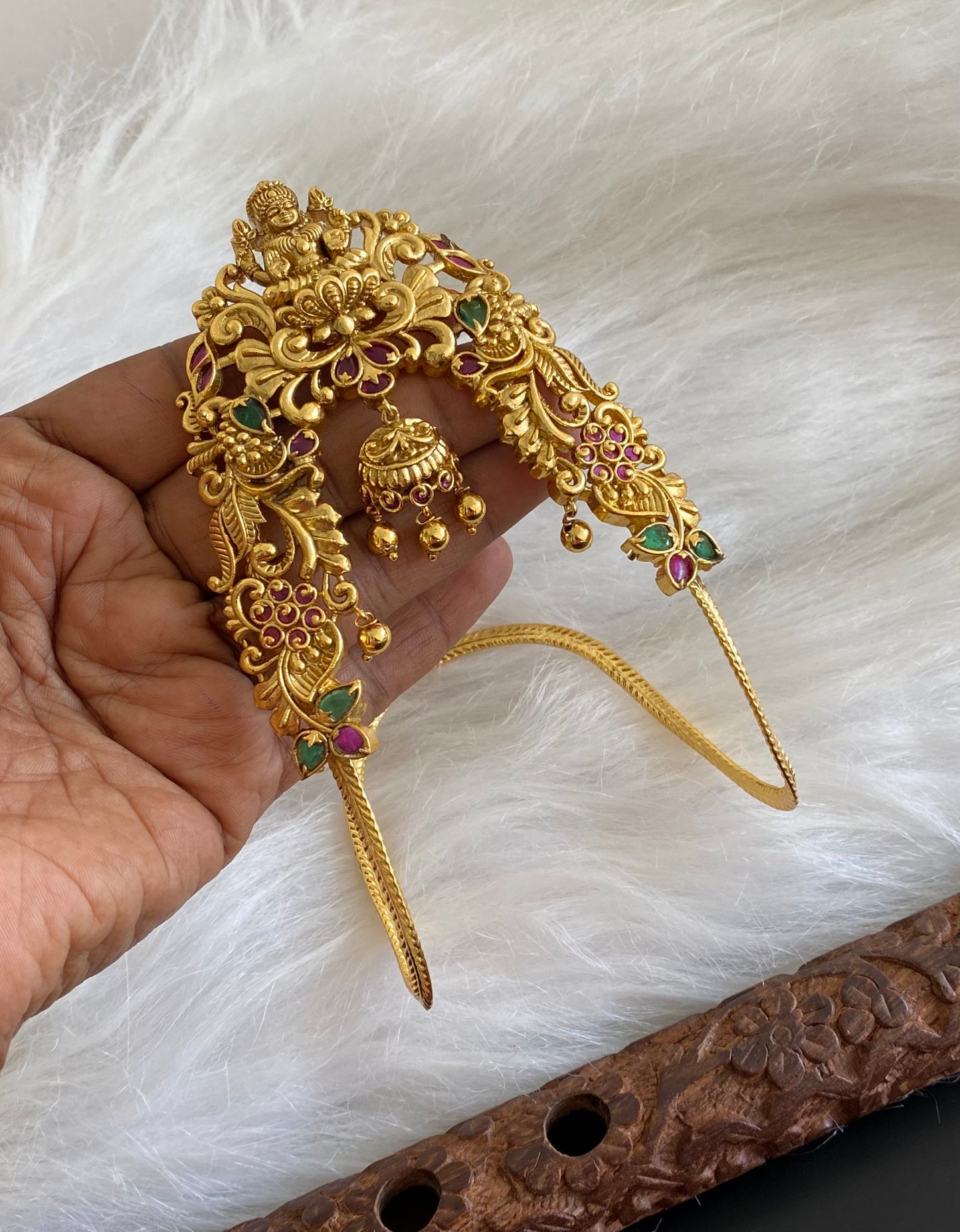 Antique gold tone kemp-gree lakshmi peacock vanki/bajuband dj-54472