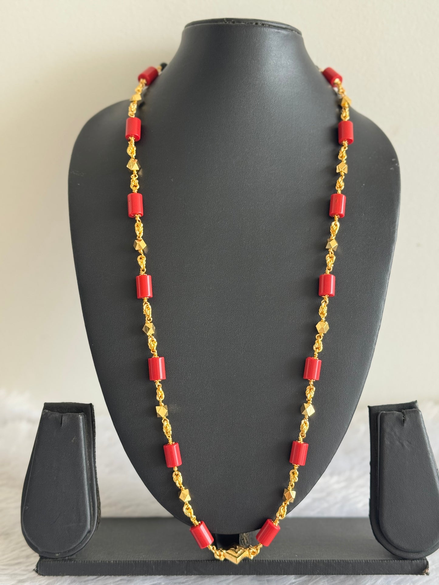 Gold tone 30 inches coral-black beaded chain dj-42635