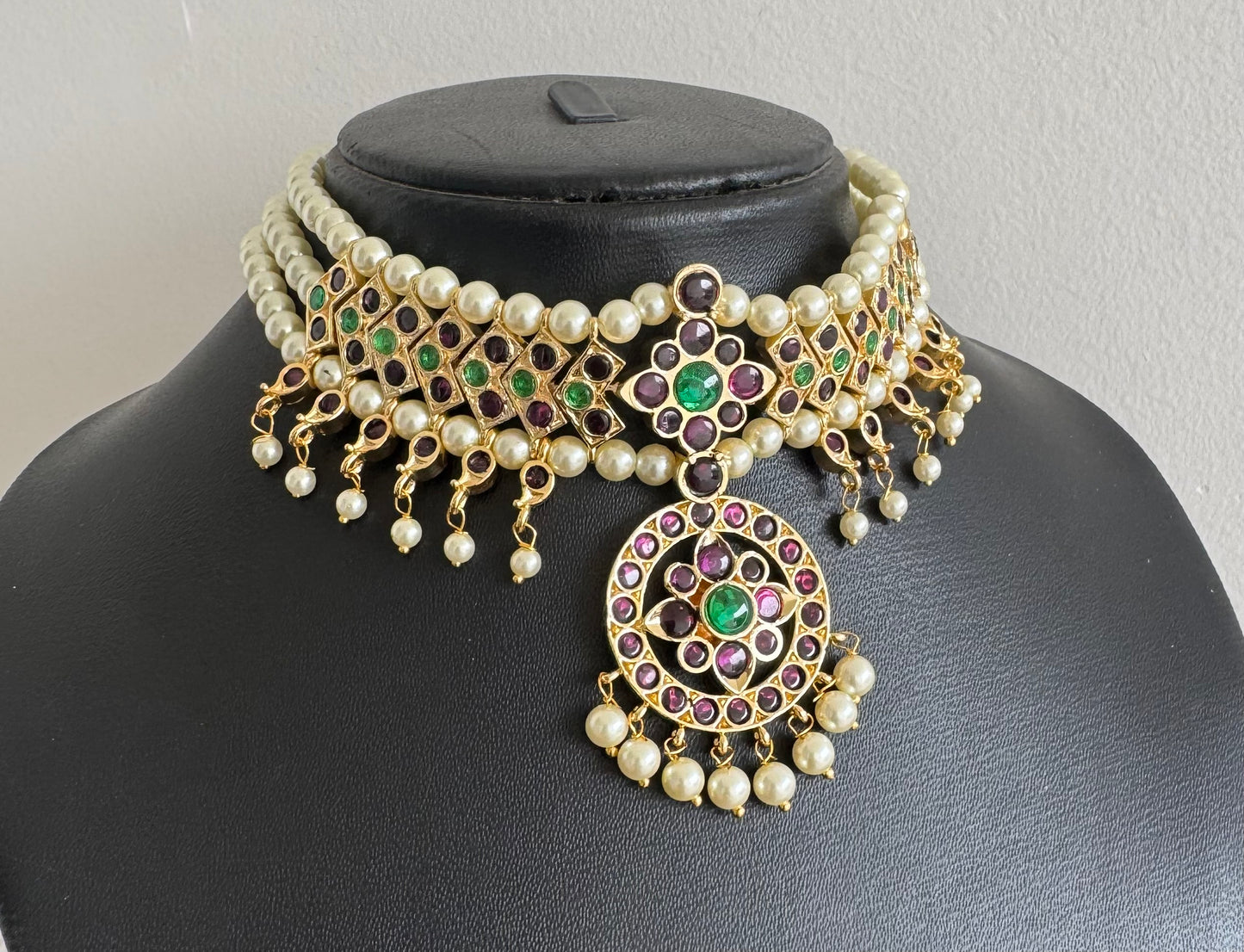 Gold tone precious kemp-green pearl attigai/necklace dj-52005