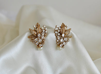 Antique gold tone cz white pearl floral stud/earrings dj-52565