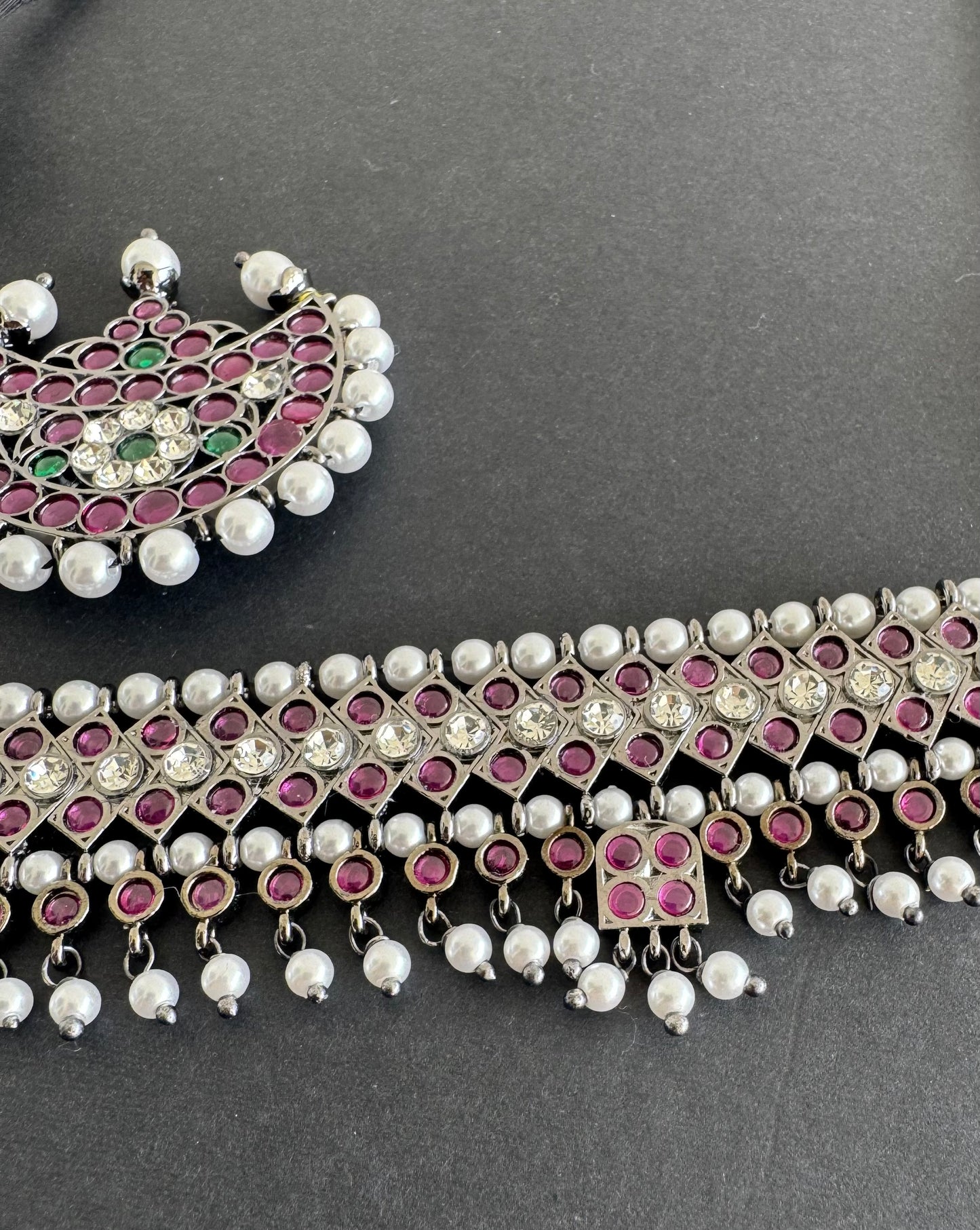 Black finish precious kemp-green-white pearl head set with sun-moon dj-50880