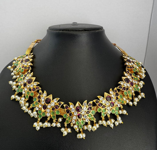 Gold tone precious kemp-green-white lotus necklace dj-52768