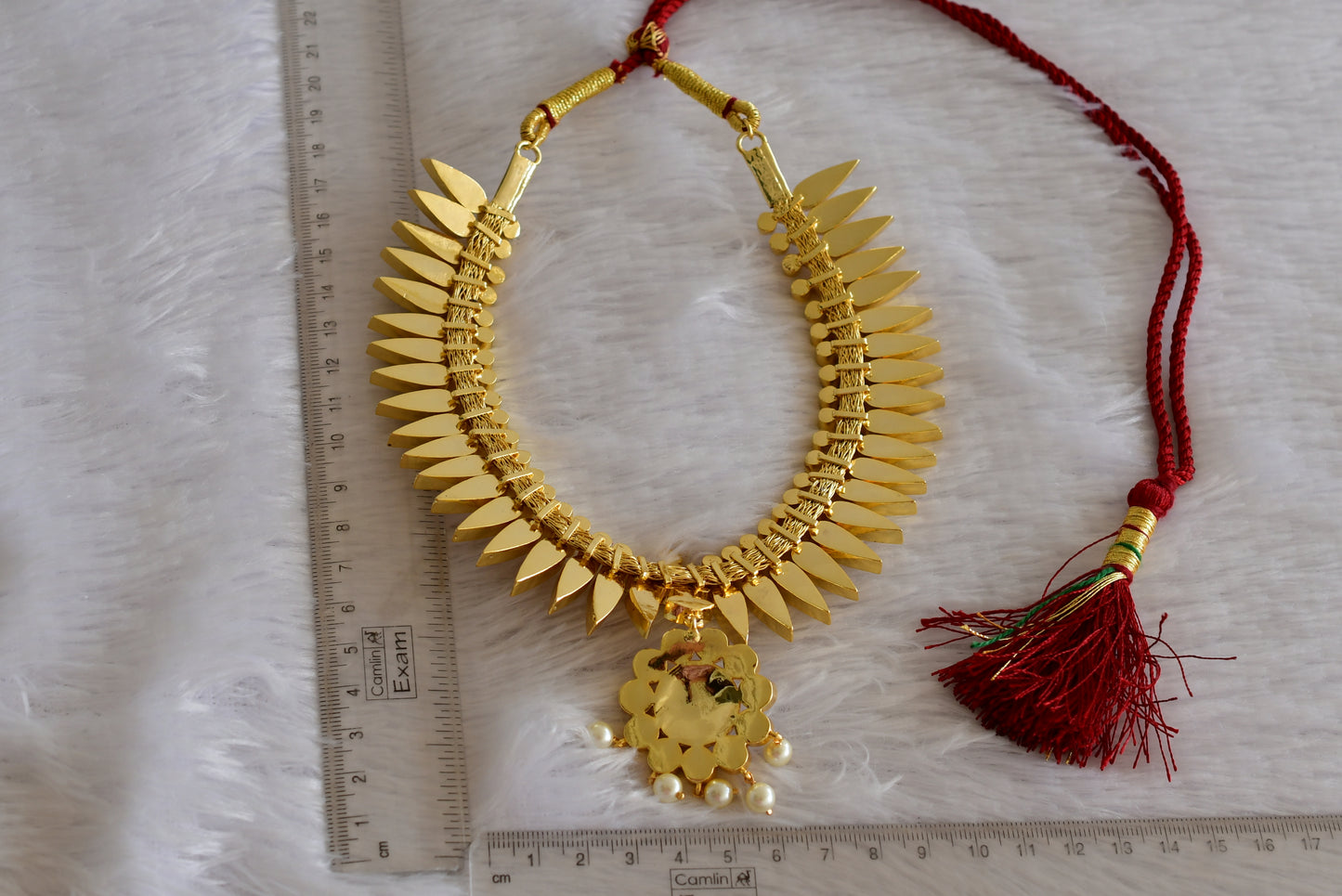 Gold tone precious kemp-green-white pearl mulla mottu big necklace dj-52259