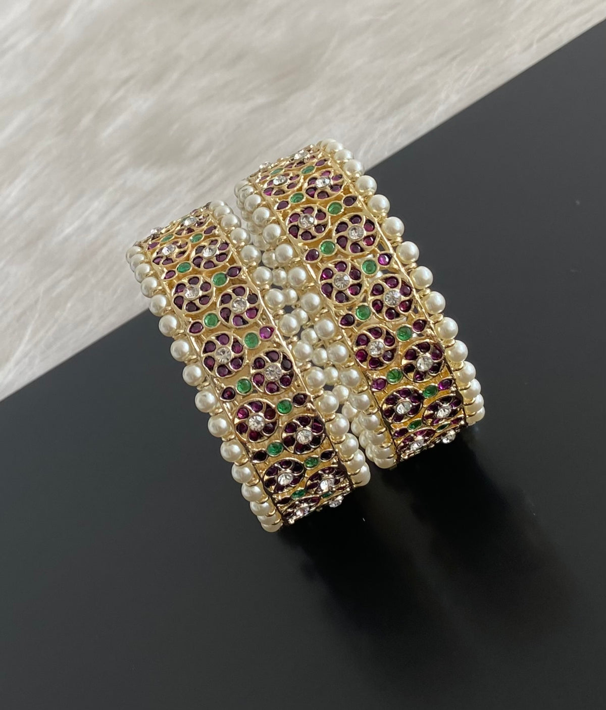 Gold tone precious kemp-green-white pearl screw bangles(2.6) dj-54679