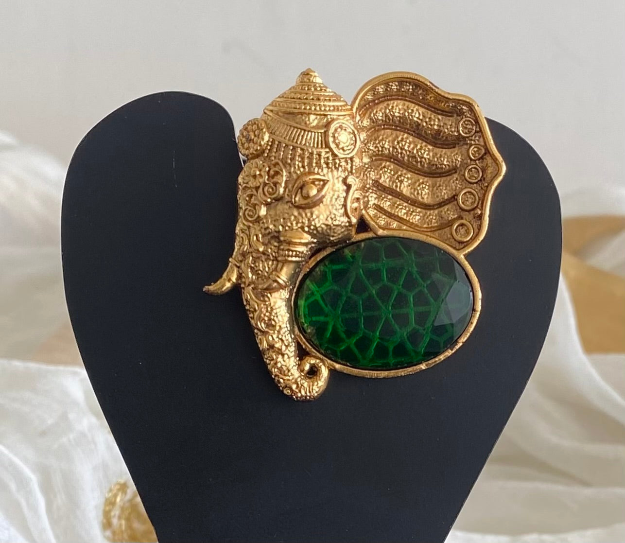 Matte finish big green stone magnetic brooch for men dj-54216