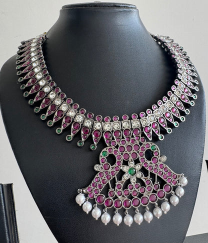 Black finish precious kemp pearl peacock necklace dj51026