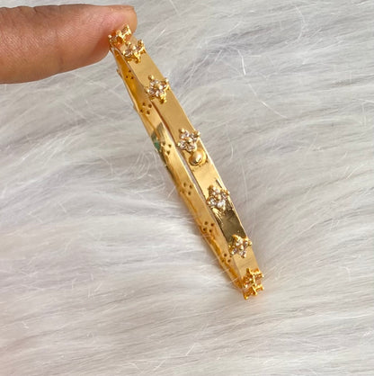 Gold tone white stone single bangle (2.6) dj-54200